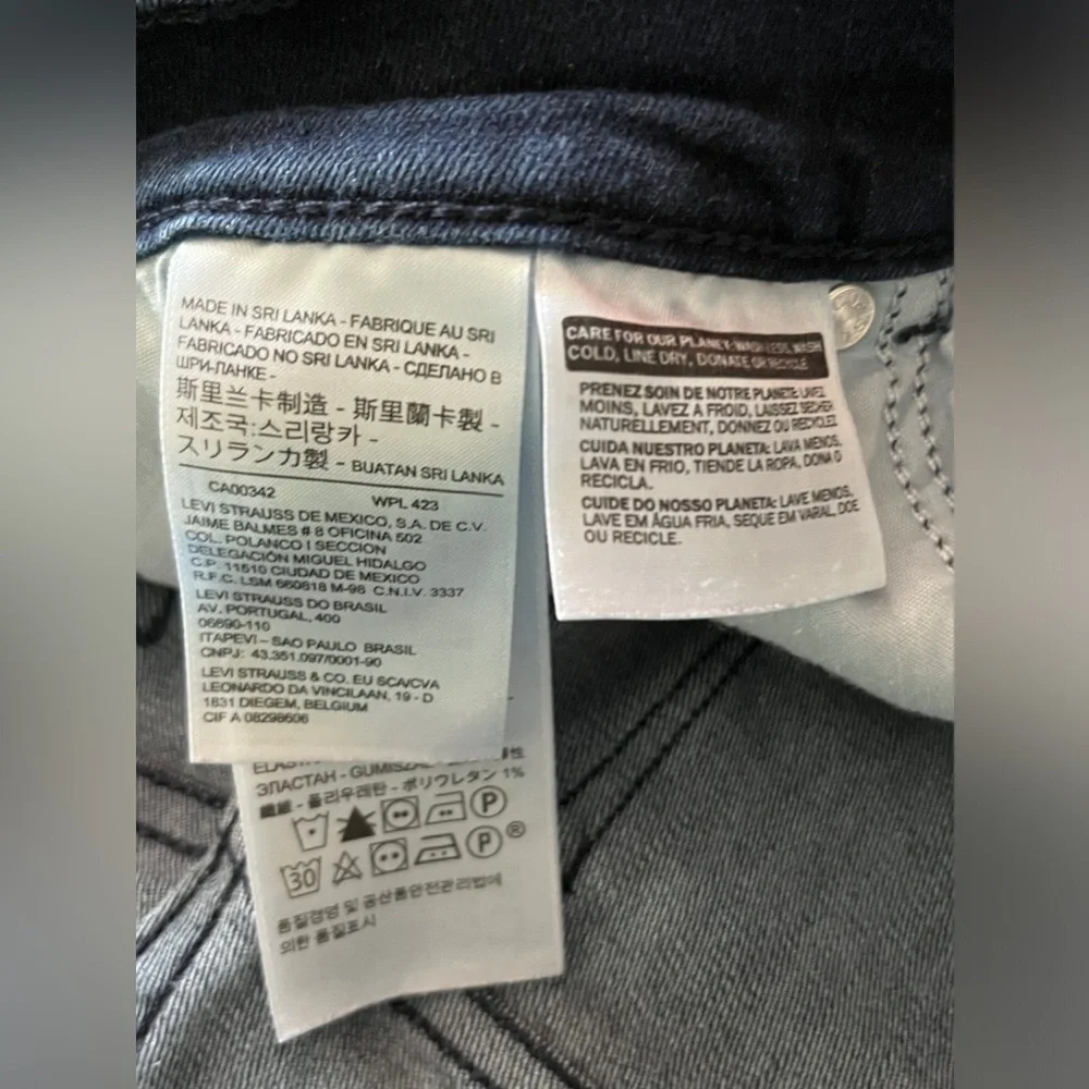 Women’s Levi Strauss Blue Jeans Capri’s Size 10 - Picture 12 of 15